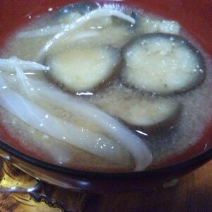 茄子と玉ねぎのお味噌汁